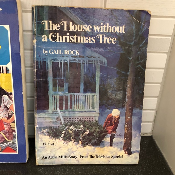 4 Christmas themed book lot π
π - Picture 3 of 10